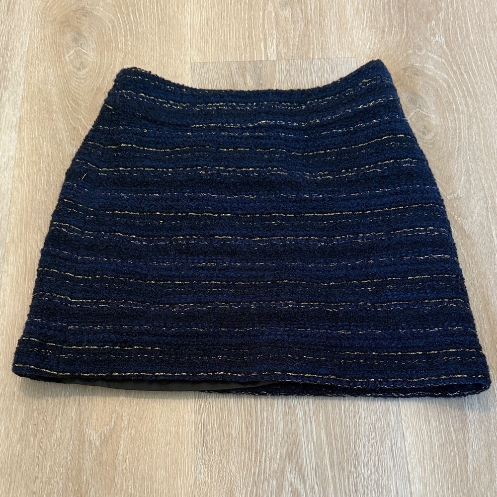 LOFT Navy Textured Mini Skirt with gold foil Size 2 lined zipper side